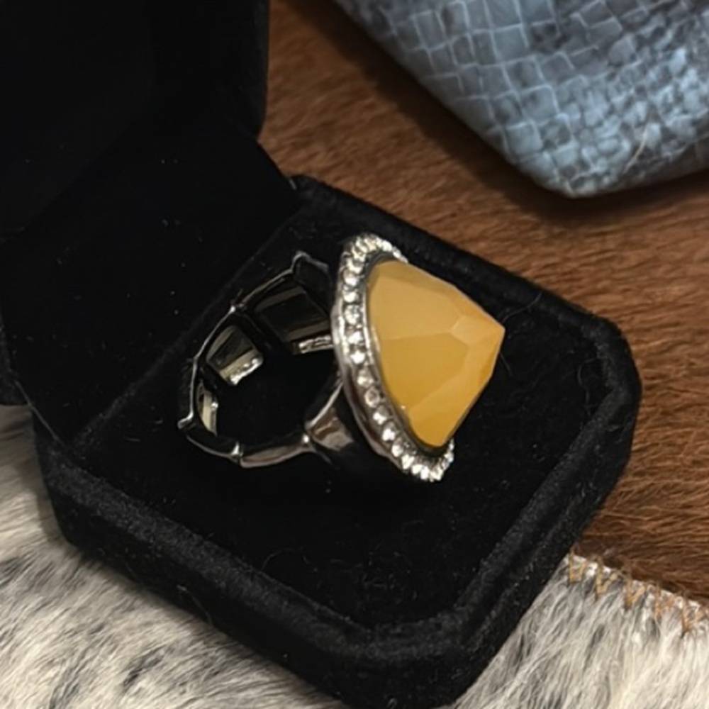 Elegant Yellow Gemstone Ring- stretch band